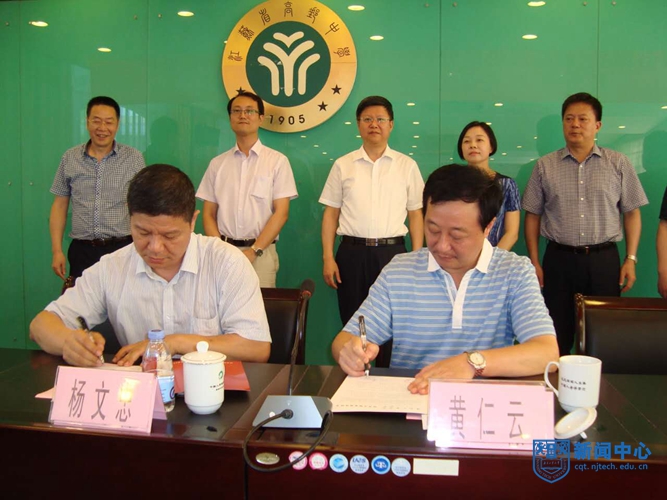 3芮鸿岩书记与高邮中学签订“优质生源基地”建设协议.jpg 3芮鸿岩书记与高邮中学签订“优质生源基地”建设协议.jpg