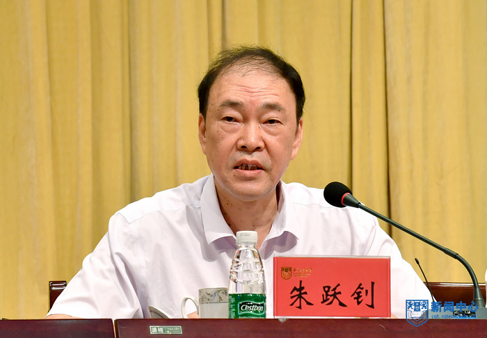 4朱跃钊副书记主持23日上午会议.jpg 4朱跃钊副书记主持23日上午会议.jpg