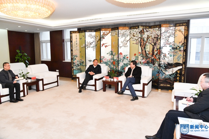 XCB_7028.jpg XCB_7028.jpg