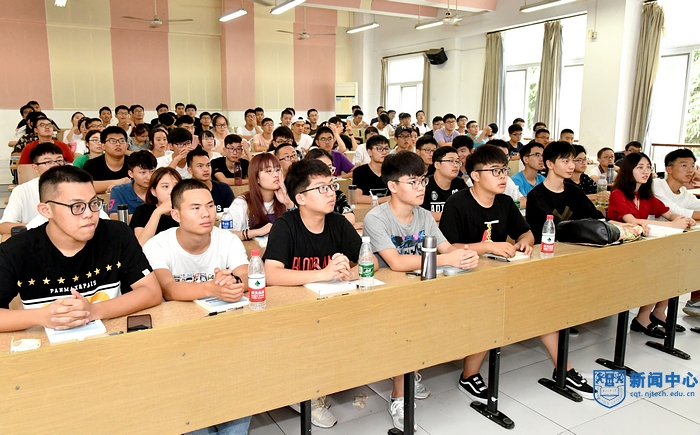 nEO_IMG_QCD_8822.jpg nEO_IMG_QCD_8822.jpg