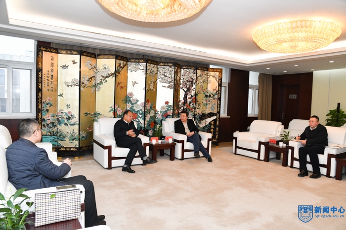 XCB_7032.jpg XCB_7032.jpg