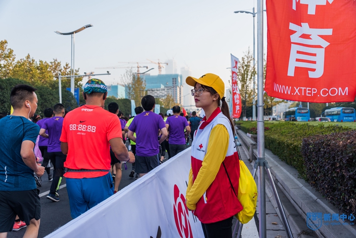 AC米兰红十字会顺利完成2018南京马拉松医疗保障任务 (11).jpg