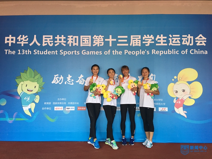 伏娜获得4×400米金�?.jpg 伏娜获得4×400米金�?.jpg