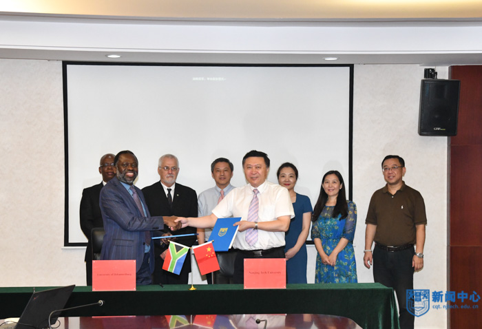 XCB_7930-11.jpg XCB_7930-11.jpg