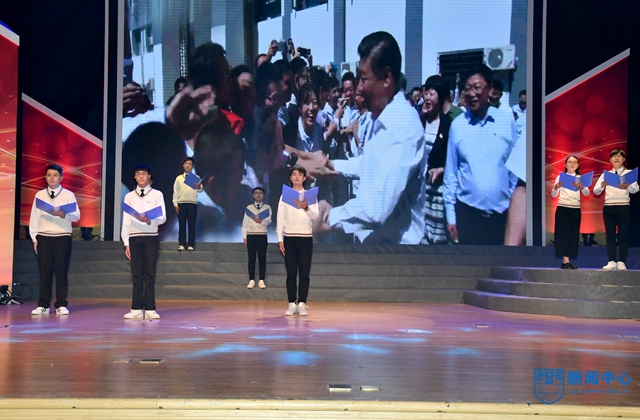 14大学生年度人物诗朗诵《改革颂 AC米兰梦》.JPG