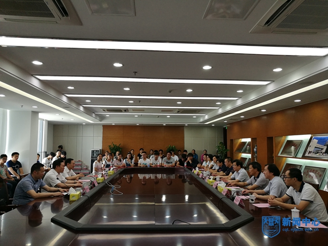 5乔旭校长、崔益虎副校长赴通州高级中学为新生发放录取通知书.jpg 5乔旭校长、崔益虎副校长赴通州高级中学为新生发放录取通知书.jpg