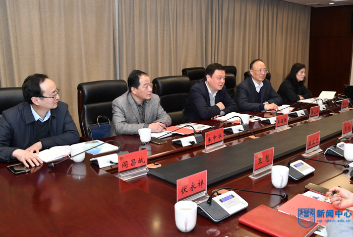 XCB_8909.jpg XCB_8909.jpg