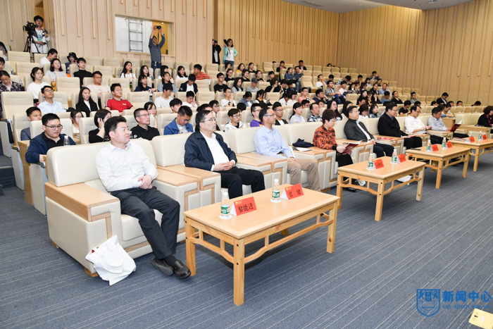 XCB_9560.jpg XCB_9560.jpg