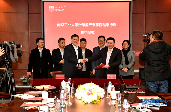 nEO_IMG_QCD_7296.jpg nEO_IMG_QCD_7296.jpg