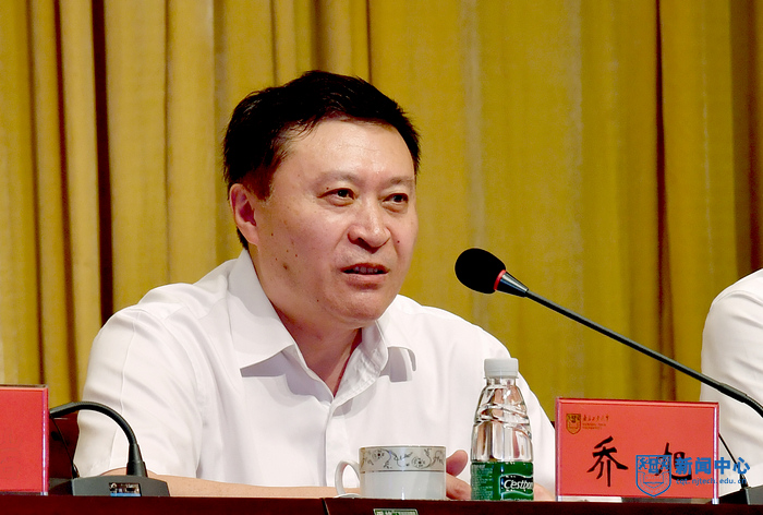 3乔旭校长做题为《凝聚共�? 聚焦目标 提升内涵 努力建设高水平大学》的报告.jpg