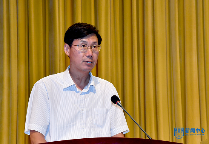 6刘伟庆副校长做题为《抢抓重大发展机�? 跻身一流建设行列》的讲话.jpg